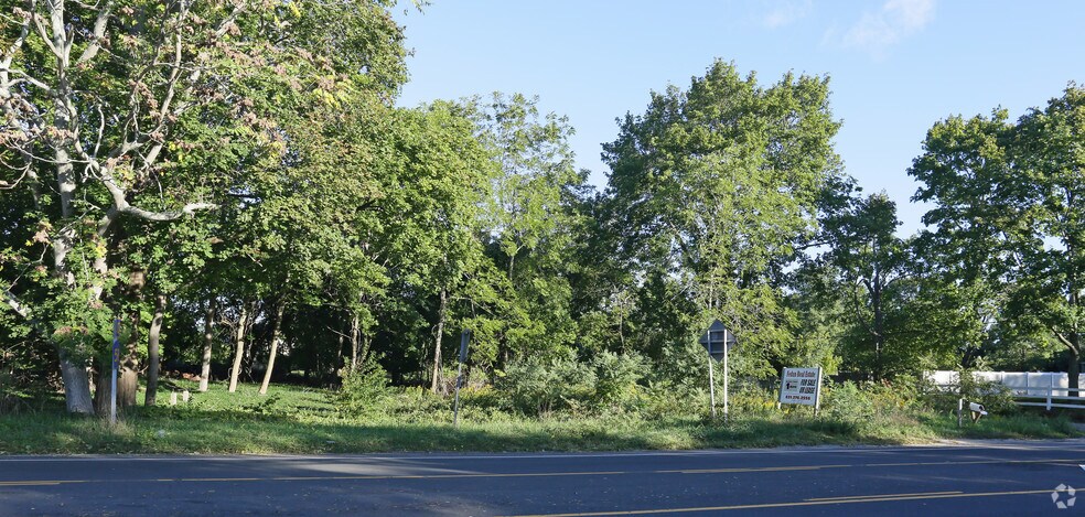 NYS RT. 25 & CR 58, Riverhead, NY for sale - Primary Photo - Image 1 of 1