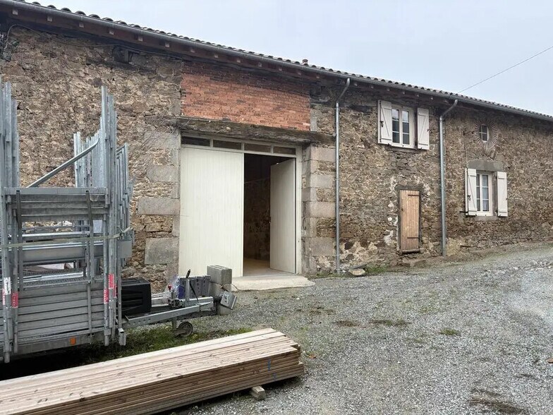 Flex in Le Palais-sur-Vienne for lease - Building Photo - Image 1 of 6