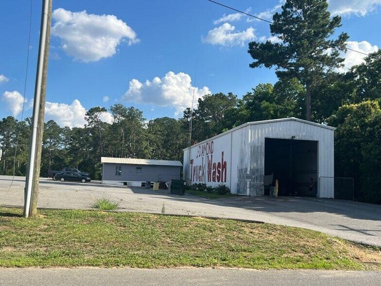 609 Old Omega, Tifton, GA 31793