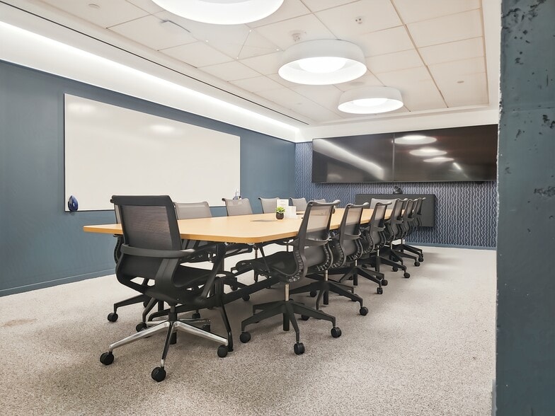 2451 Crystal Dr, Arlington, VA for lease - Interior Photo - Image 2 of 15