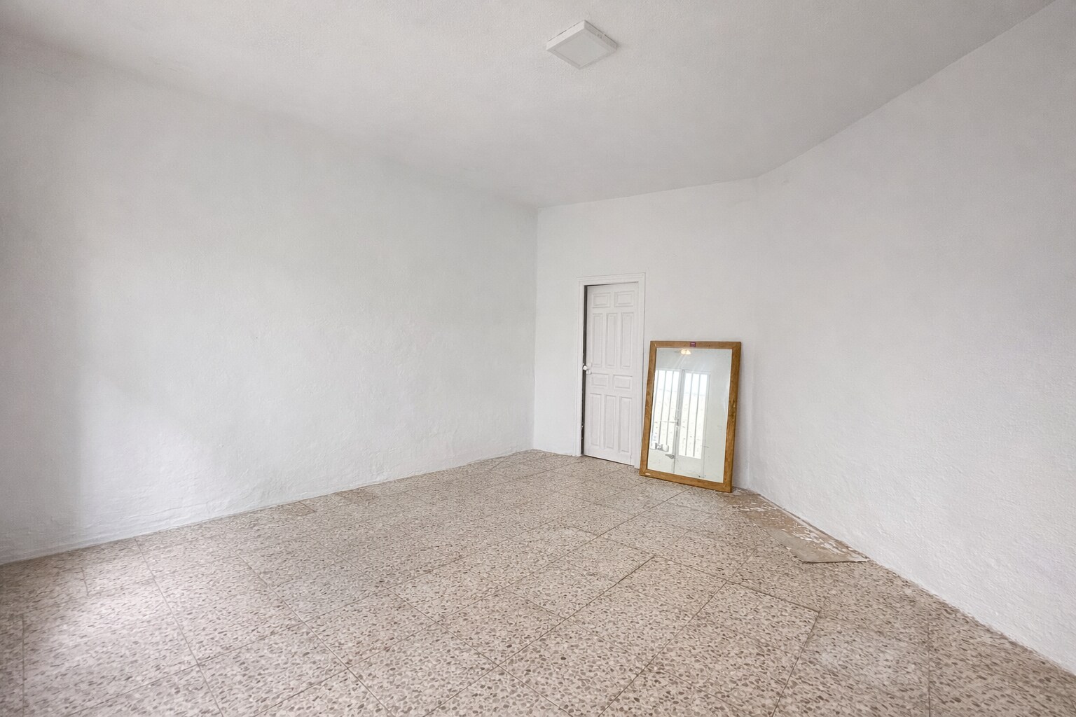 Retail in Hoyo de Manzanares, Madrid for lease Interior Photo- Image 1 of 4