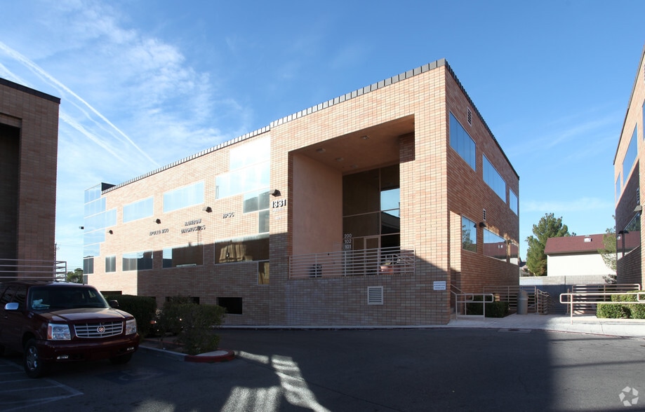 1331 S Rainbow Blvd, Las Vegas, NV for sale - Primary Photo - Image 1 of 5