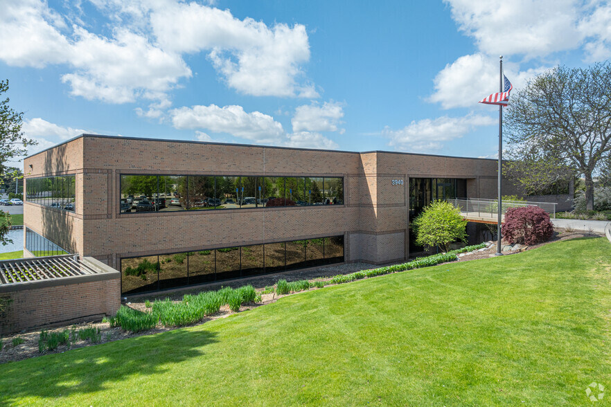 3940 Peninsular Dr SE, Grand Rapids, MI for lease - Building Photo - Image 1 of 8