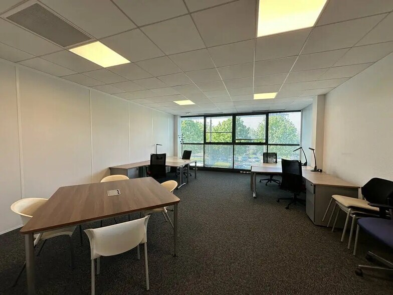 Office in Schiltigheim for lease - Interior Photo - Image 2 of 5