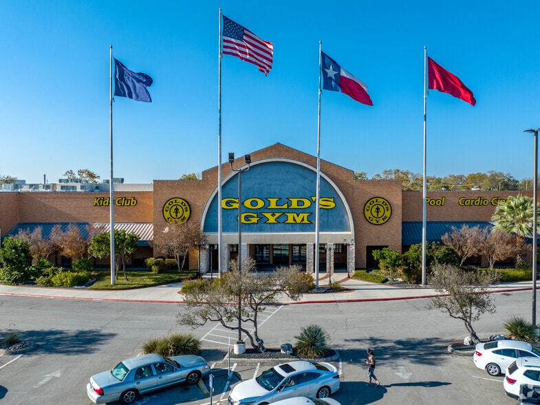 651 N Ih-35, New Braunfels, TX for lease - Building Photo - Image 2 of 10