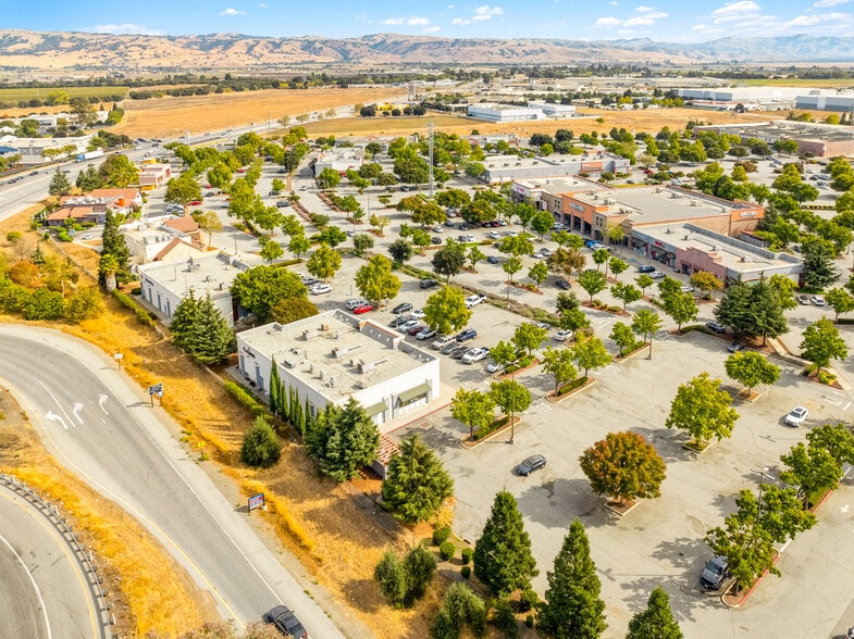 6905 Camino Arroyo, Gilroy, CA for sale - Building Photo - Image 2 of 7