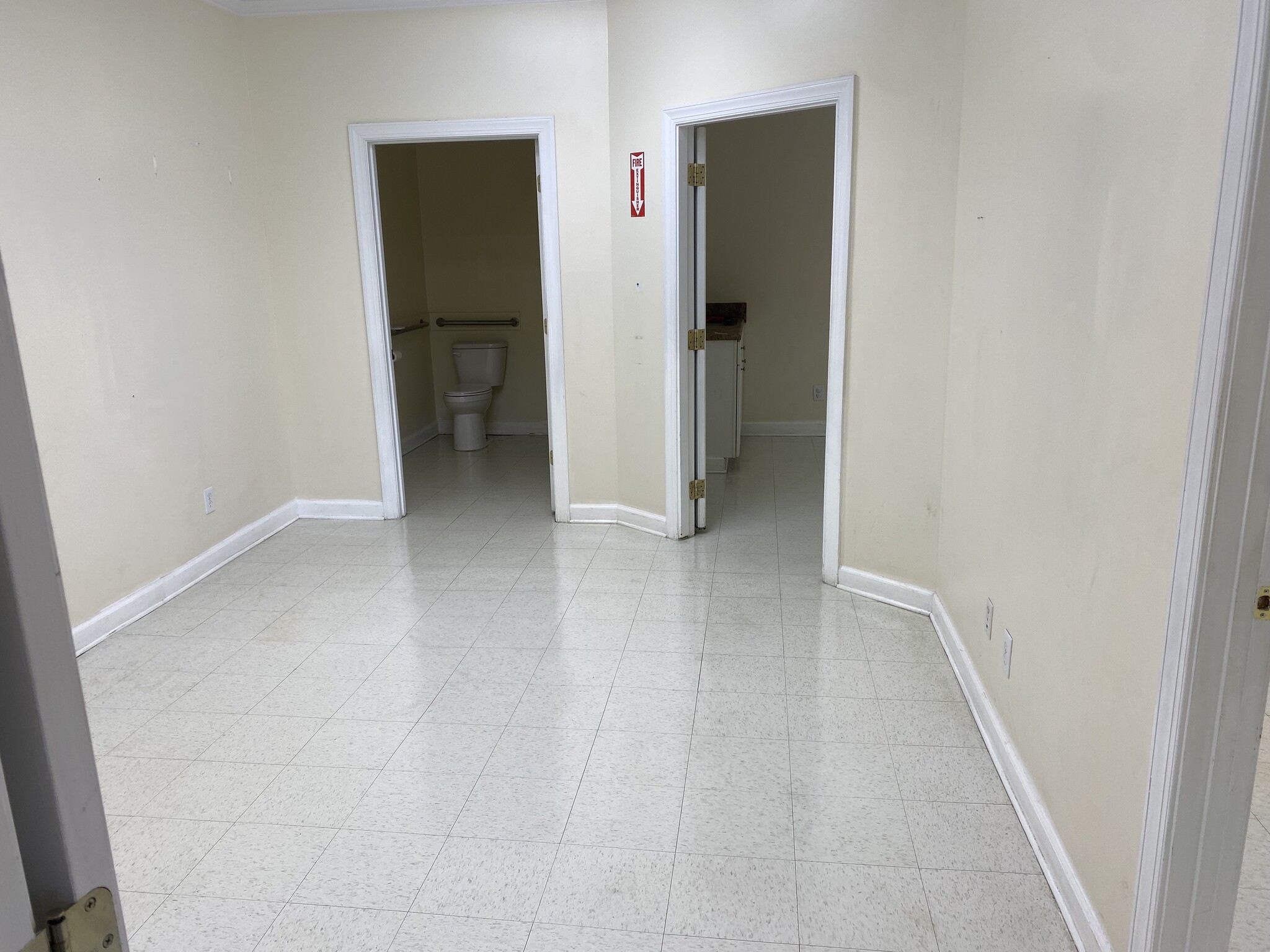 646 Sunset Blvd, West Columbia, SC for lease Building Photo- Image 1 of 2