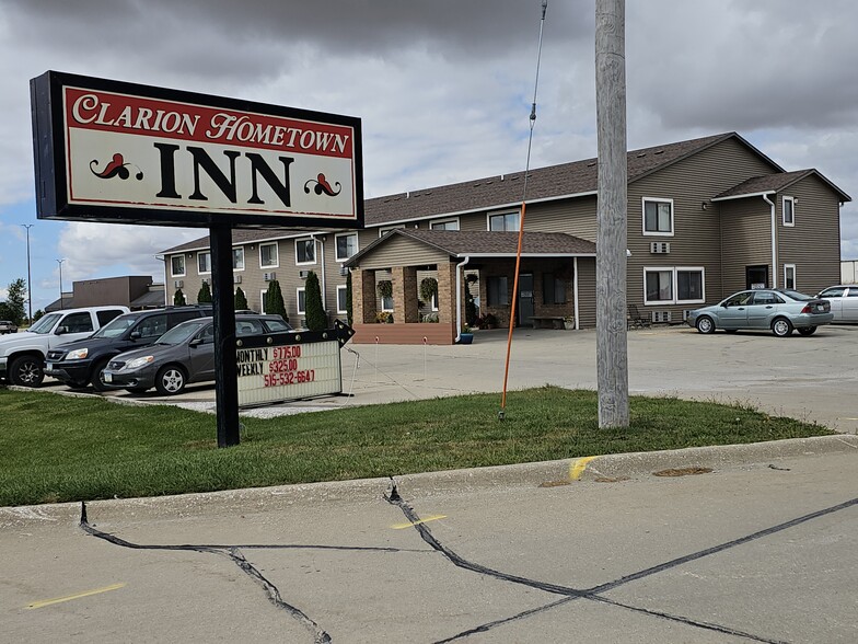 1001 Central Ave W, Clarion, IA for sale - Primary Photo - Image 1 of 1