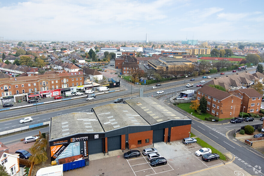 Fullers Way S, Chessington for lease - Building Photo - Image 3 of 6