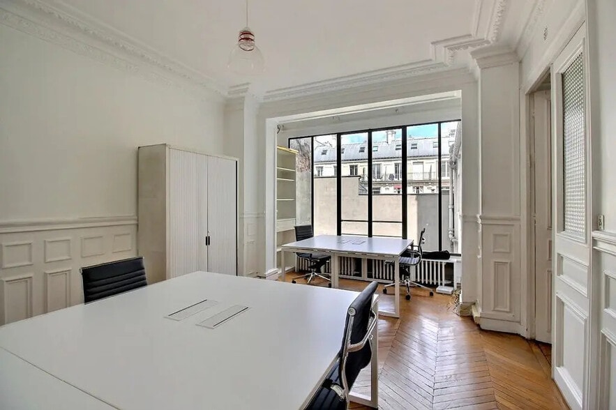 Office in Paris for lease - Building Photo - Image 3 of 5