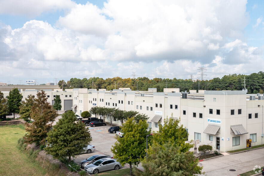 5750 N Sam Houston Pky E, Houston, TX for lease - Building Photo - Image 2 of 6