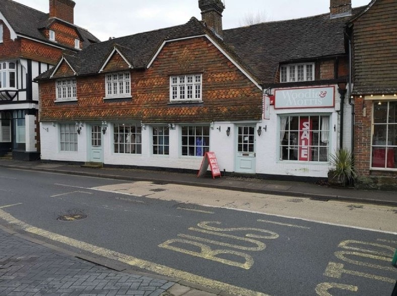 7 Petworth Rd, Haslemere for sale - Building Photo - Image 1 of 1