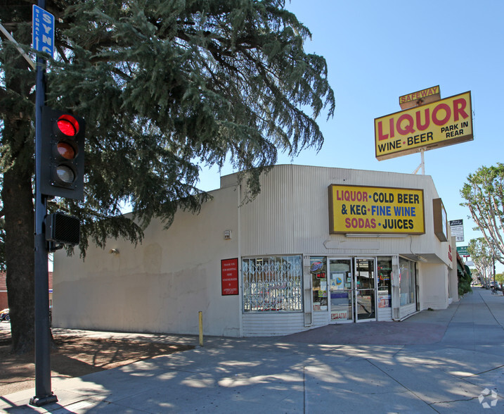 17702-17706 Chatsworth St, Granada Hills, CA for sale - Primary Photo - Image 1 of 1