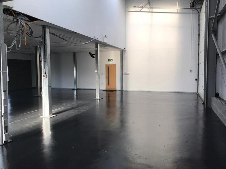 Alfold Rd, Cranleigh for sale - Interior Photo - Image 2 of 4