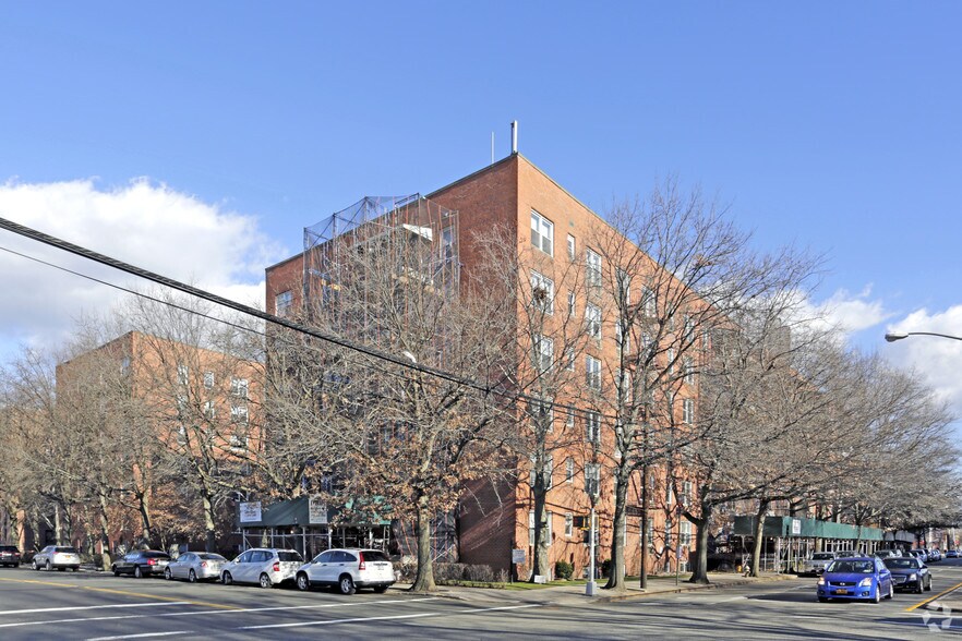 15005 Union Tpke, Flushing, NY for sale - Primary Photo - Image 1 of 1