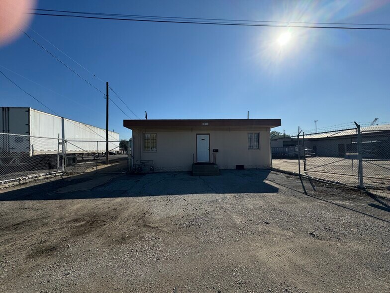 1011 S 10th St, Kansas City, KS for lease - Building Photo - Image 3 of 6