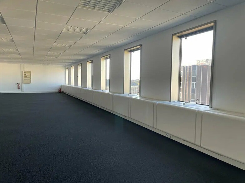 Office in Le Havre for lease - Interior Photo - Image 2 of 4