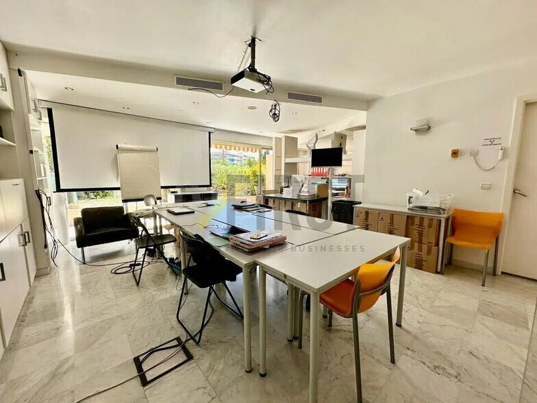 Office in Le Cannet for sale - Building Photo - Image 3 of 12