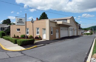 STORAGE GARAGE FOR LEASE - Warehouse