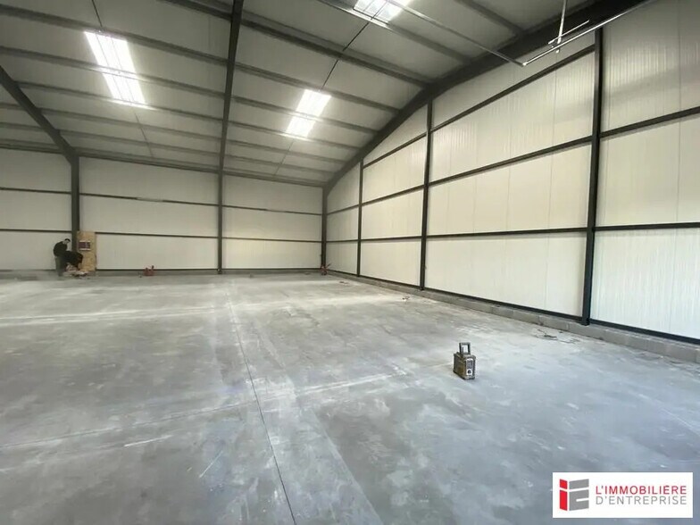 Flex in Combourg for lease - Interior Photo - Image 3 of 5