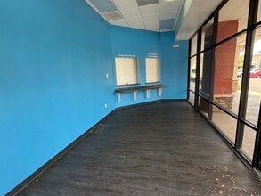 10781 Park Blvd, Seminole, FL for lease Interior Photo- Image 2 of 11