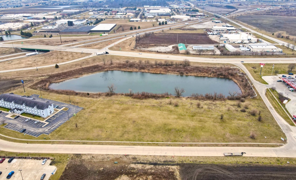 1701 Rion Dr, Champaign, IL for sale - Building Photo - Image 2 of 4