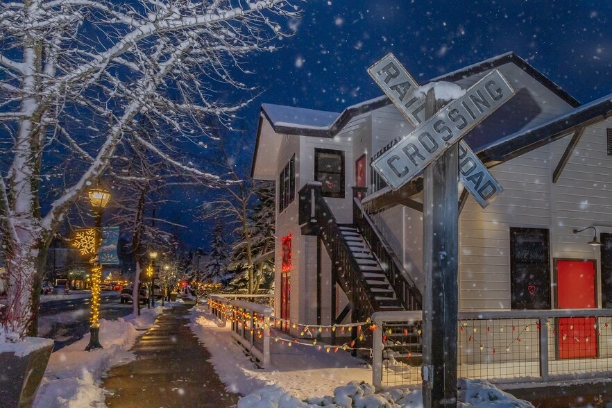 415 N Mount Shasta Blvd, Mount Shasta, CA for lease - Building Photo - Image 1 of 22