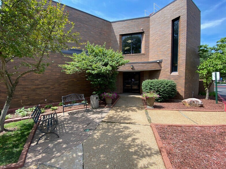 12166 Old Big Bend Rd, Kirkwood, MO for lease - Building Photo - Image 3 of 8