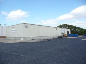 811 S Eisenhower Dr, Goshen, IN for lease Building Photo- Image 2 of 9