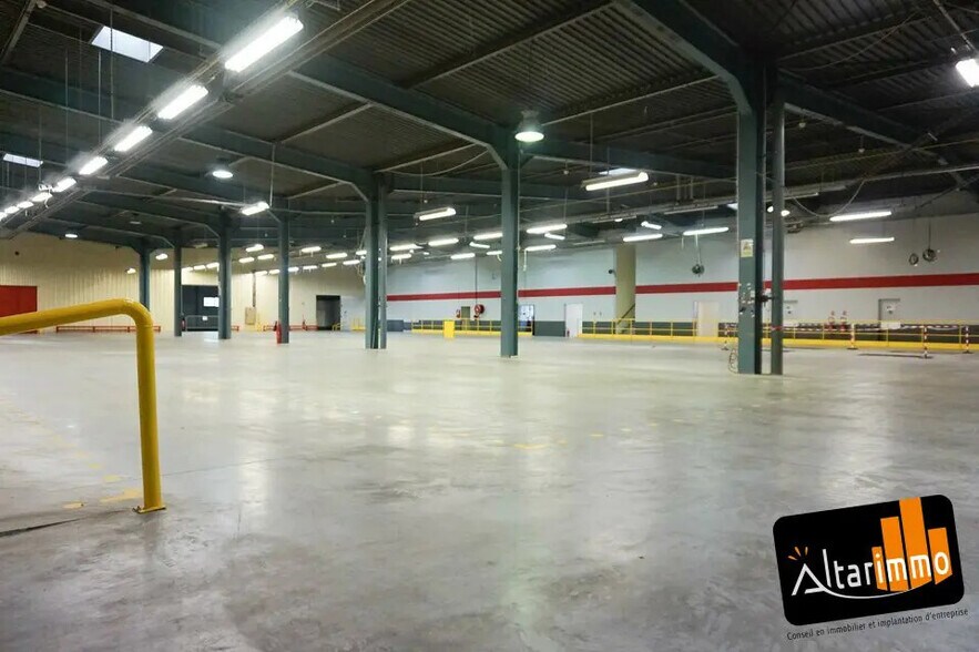 Flex in Lucé for lease - Interior Photo - Image 2 of 6