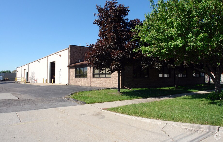 5504-5524 E 10 Mile Rd, Warren, MI for sale - Primary Photo - Image 1 of 1