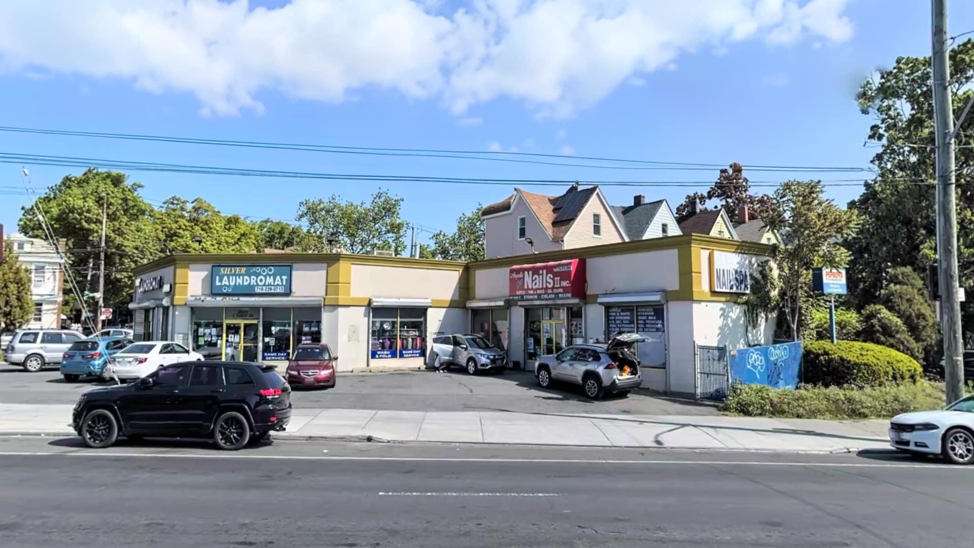 2601 E Tremont Ave, Bronx, NY for lease Building Photo- Image 1 of 5