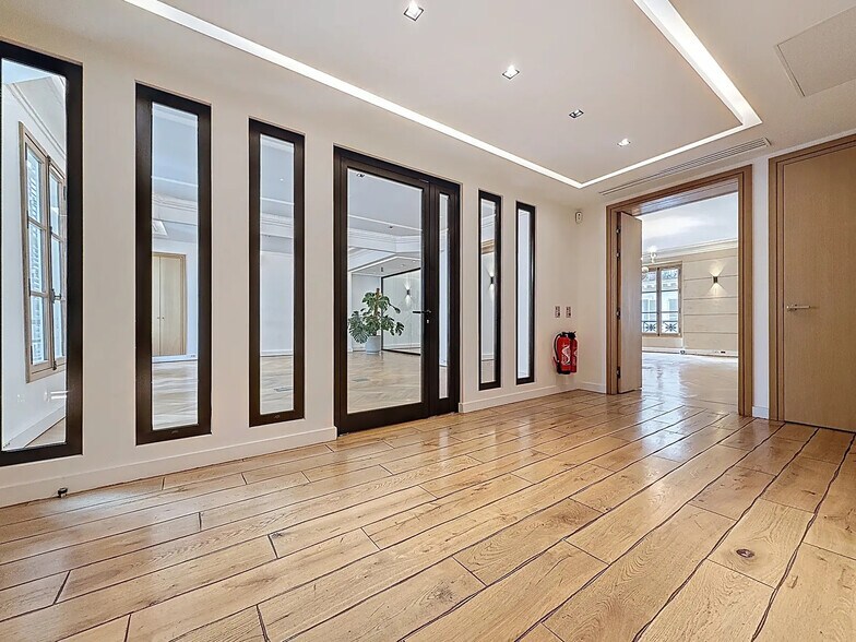 Office in Paris for lease - Interior Photo - Image 2 of 21