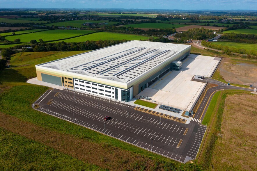 C112 Chippenham Rd, Chippenham for lease - Building Photo - Image 3 of 37