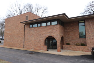 473 N Kirkwood Rd, Kirkwood, MO for lease Building Photo- Image 1 of 2