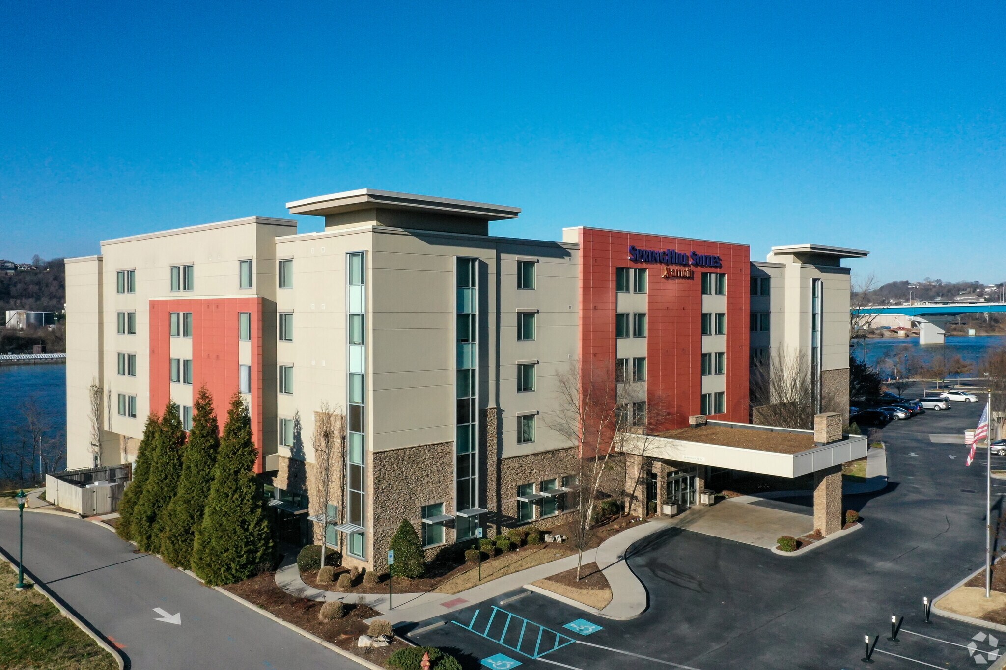 492-495 Riverfront Pky, Chattanooga, TN for sale Primary Photo- Image 1 of 1