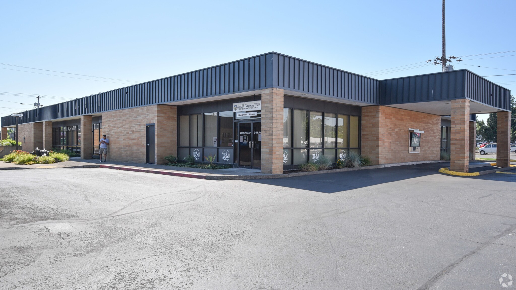 12141-12143 NE Halsey St, Portland, OR for sale Primary Photo- Image 1 of 1