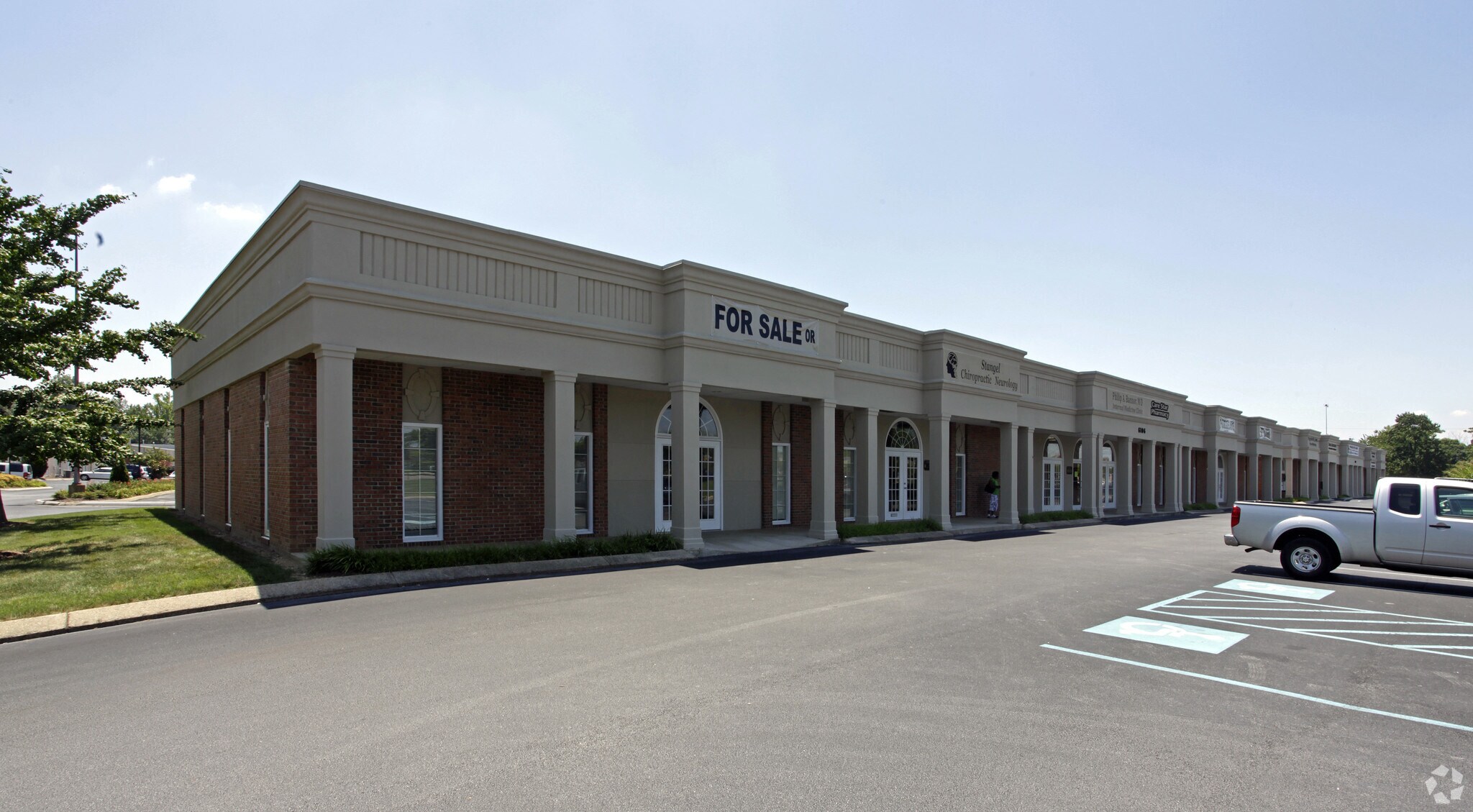 6106 Shallowford Rd, Chattanooga, TN 37421