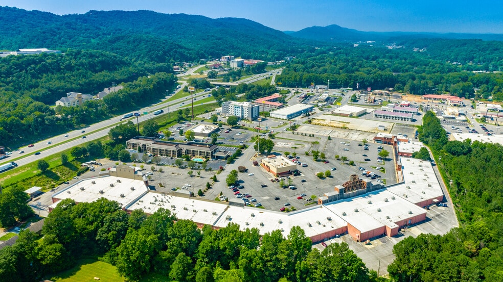 1001 Market St, Dalton, GA for lease - Building Photo - Image 1 of 20