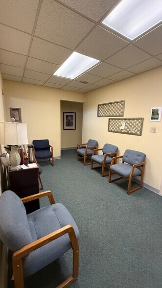 1213 Old Slate Hill rd, Camp Hill, PA for lease - Interior Photo - Image 3 of 5