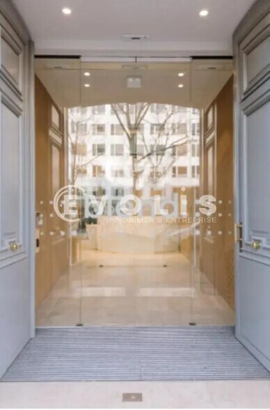Office in Paris for lease - Lobby - Image 1 of 10