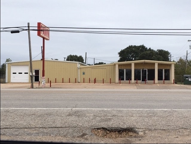 1920 E Austin St, Giddings, TX for sale Building Photo- Image 1 of 1