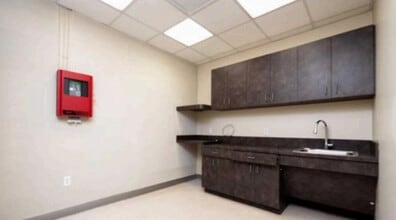 435-437 Broadway, Bayonne, NJ for lease Interior Photo- Image 1 of 13