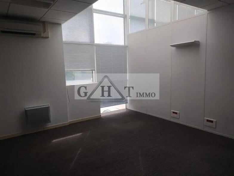 Industrial in Torcy for sale - Building Photo - Image 3 of 10