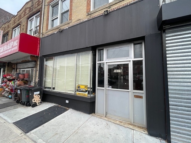 5619 Metropolitan Ave, Ridgewood, NY for lease - Building Photo - Image 1 of 10