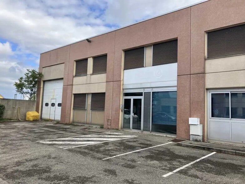 2-4 Rue Paul Villard, Chassieu for lease - Building Photo - Image 3 of 37