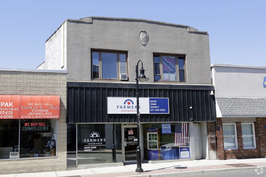 12 S Washington Ave, Bergenfield, NJ for sale - Primary Photo - Image 1 of 1