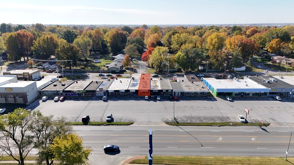 1332 W Sunshine St, Springfield, MO for sale - Building Photo - Image 2 of 8