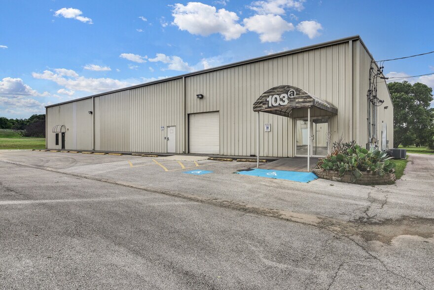 101-107 Centerpoint Rd, San Marcos, TX for sale - Building Photo - Image 1 of 1