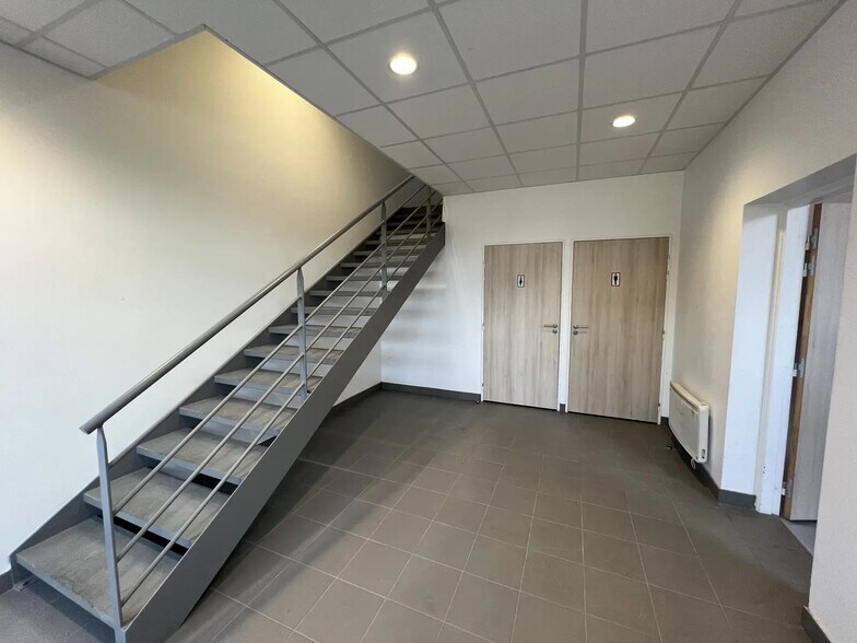 Flex in Cormeilles-en-Parisis for lease - Lobby - Image 2 of 5